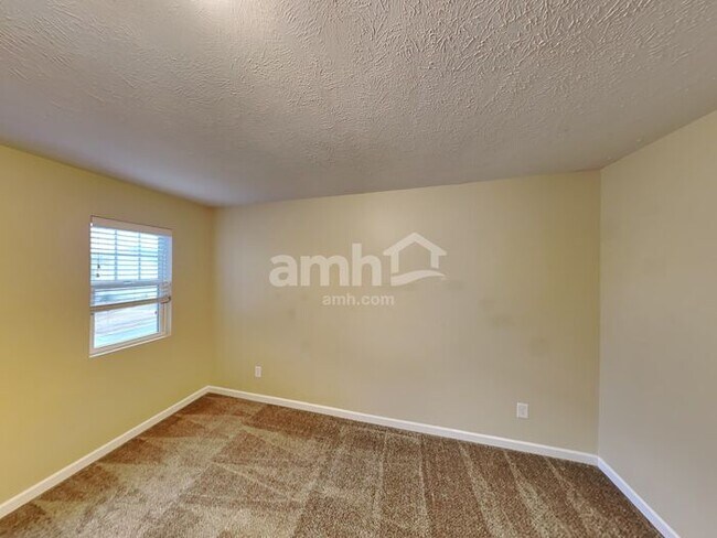 Building Photo - 40 Shady Valley Dr