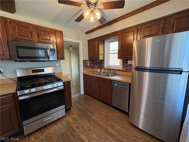 Building Photo - 602 Huntmere Dr