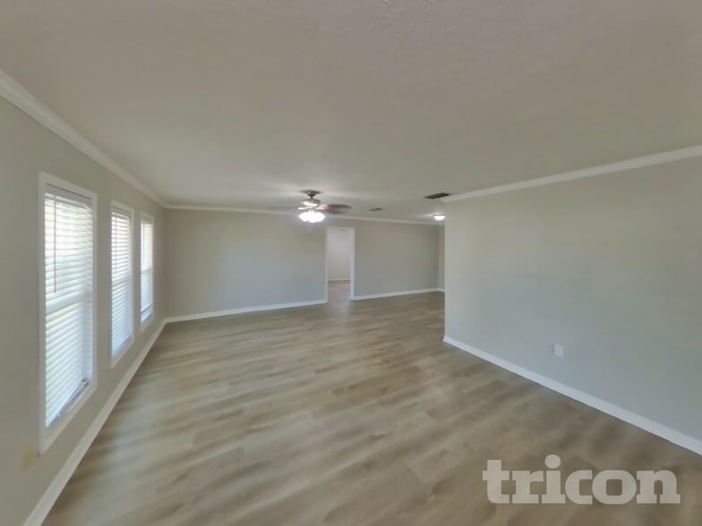 Building Photo - 4720 Palm Aire Cir