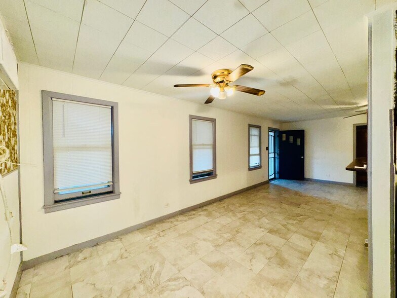 Building Photo - 1601 Redwood Ave