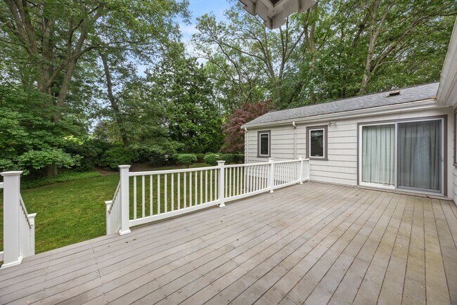 Building Photo - 140 Paulson Rd