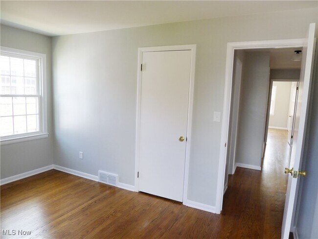 Building Photo - 3006 Warrensville Center Rd
