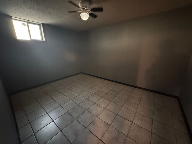 Building Photo - Huge 4 bedroom House with large garage