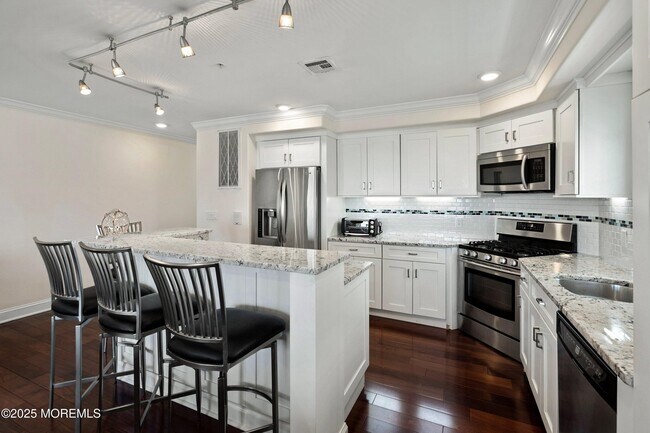 Building Photo - 807 Ocean Ave