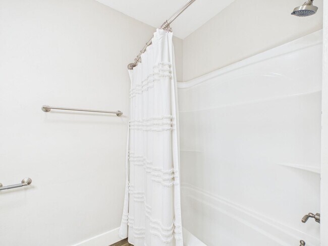 Building Photo - Bright & Spacious 2-Bedroom Home with Large Living Area, Big Kitchen & Expansive Backyard