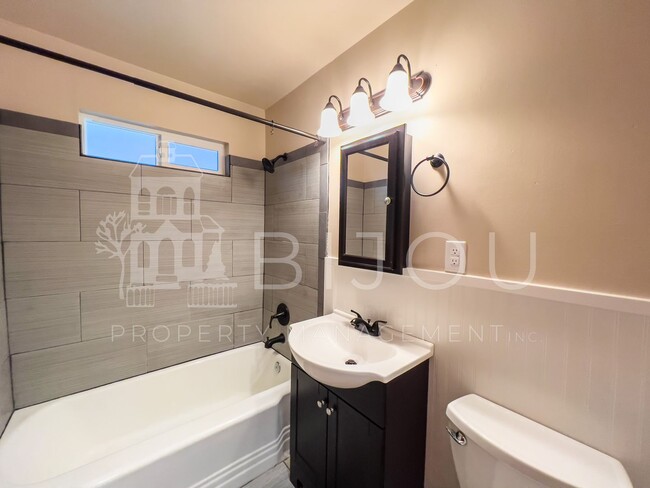 Building Photo - Move In Incentive, $300 off!!