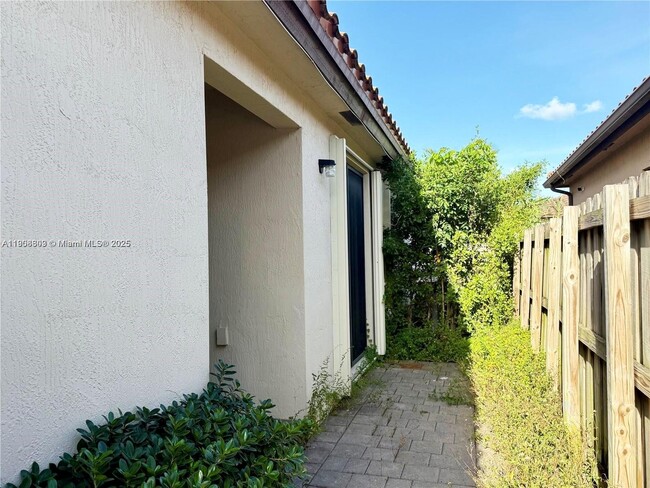 Building Photo - 3472 SE 3rd St