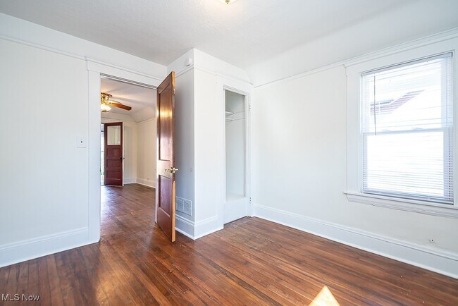 Building Photo - 4205 Woodbine Ave