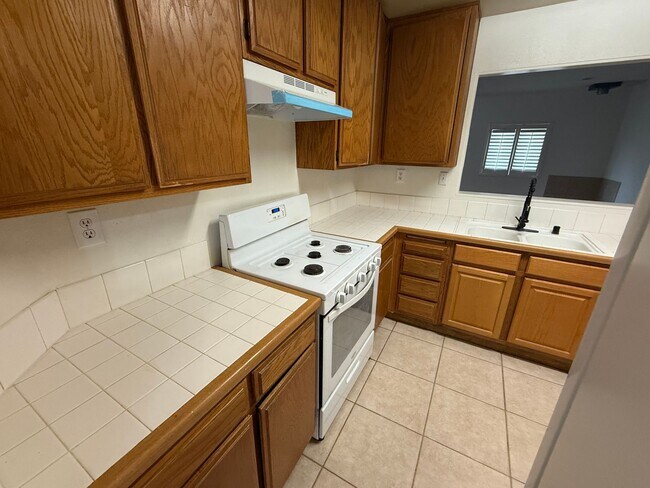 Building Photo - Hesperia Home, 3 Bedroom's, 2 Bathrooms, New paint, New Carpet,