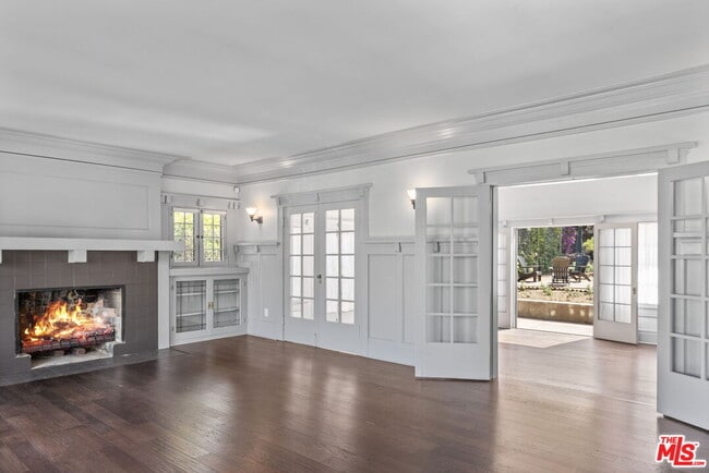 Building Photo - 344 S Kingsley Dr