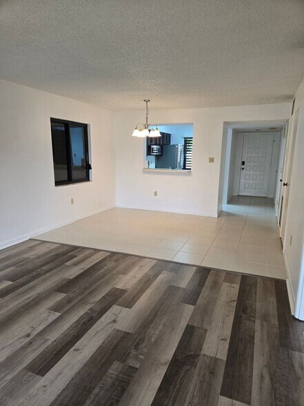 Building Photo - 5196 Lake Village Dr