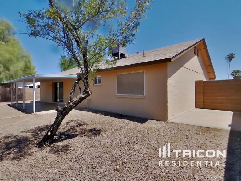 Building Photo - 3224 N Woodburne Dr