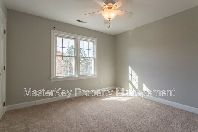 Building Photo - 115 Creek Park Dr