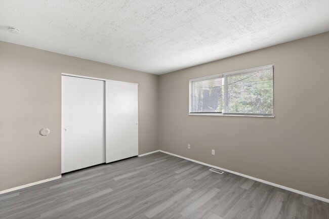 Building Photo - 695 Charvel Dr