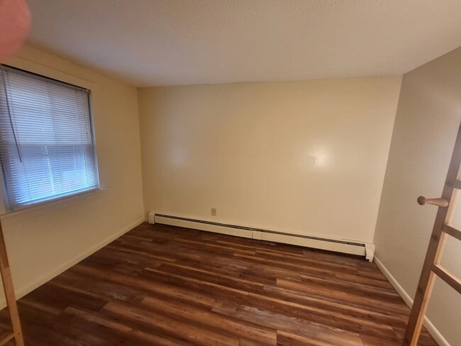 Building Photo - 18 Main St