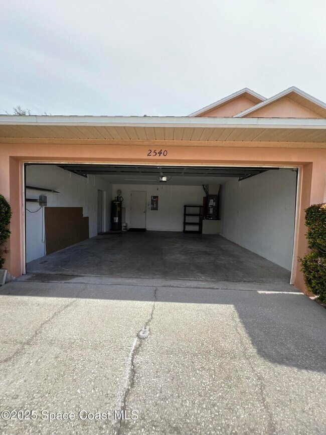 Building Photo - 2540 Alicia Ln