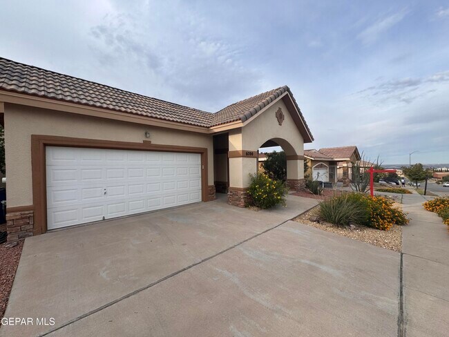 Building Photo - 6700 Hermoso Del Sol Dr
