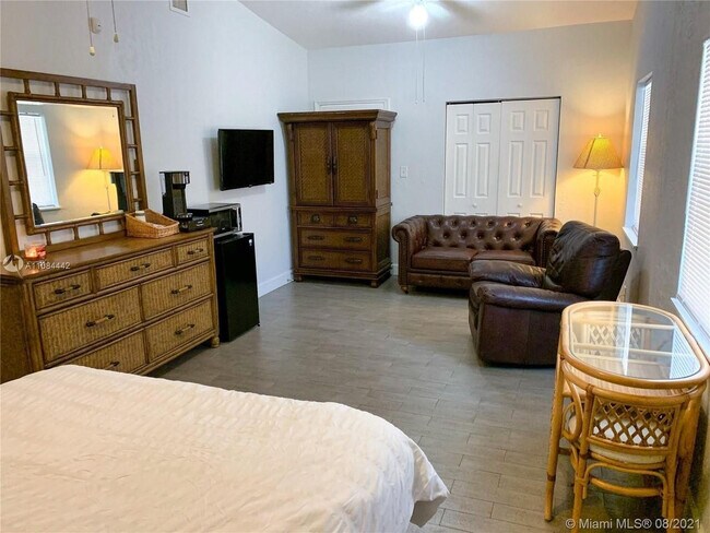 Building Photo - 1501 NW 7th Terrace