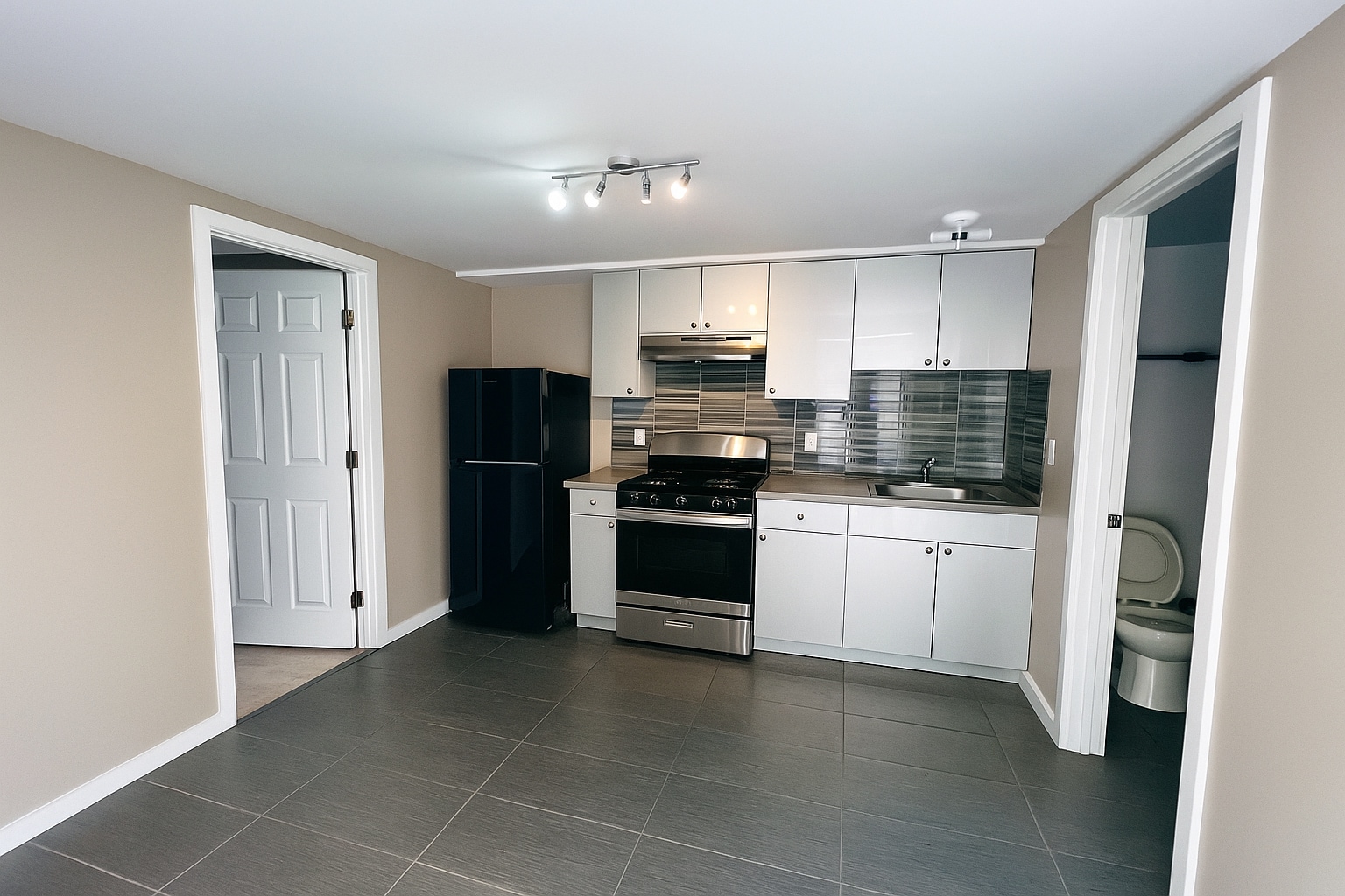 Building Photo - 660 Railroad Ave