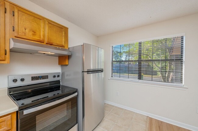 Building Photo - Cozy Duplex in the Heart of Niceville!