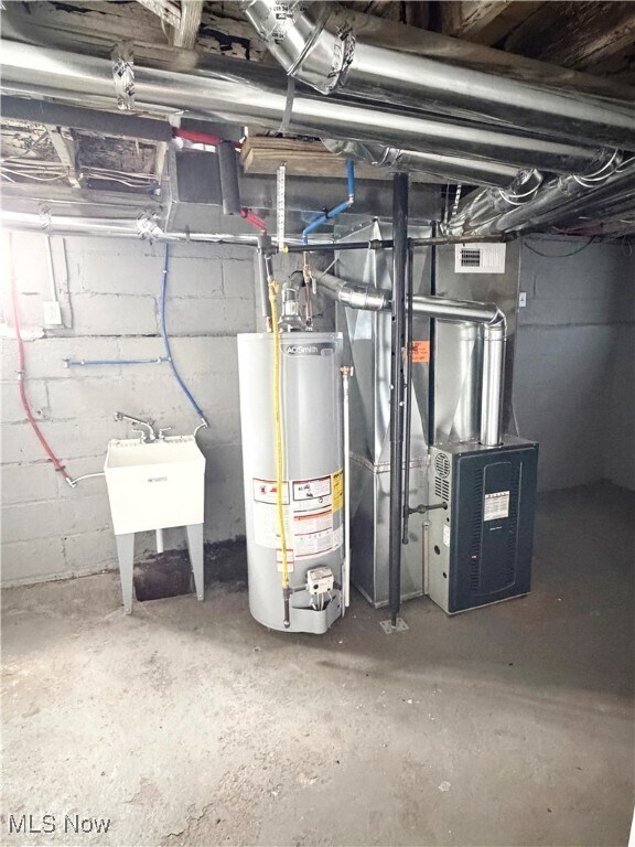 Building Photo - 10714 Greenlawn Ave