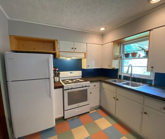 Building Photo - 306 Woodlawn Dr