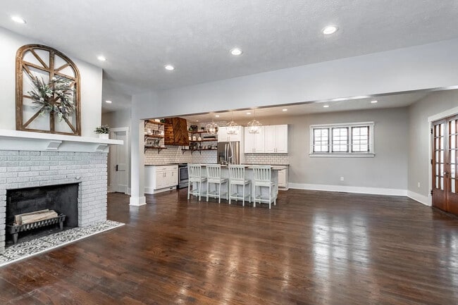 Building Photo - 304 N 43rd St