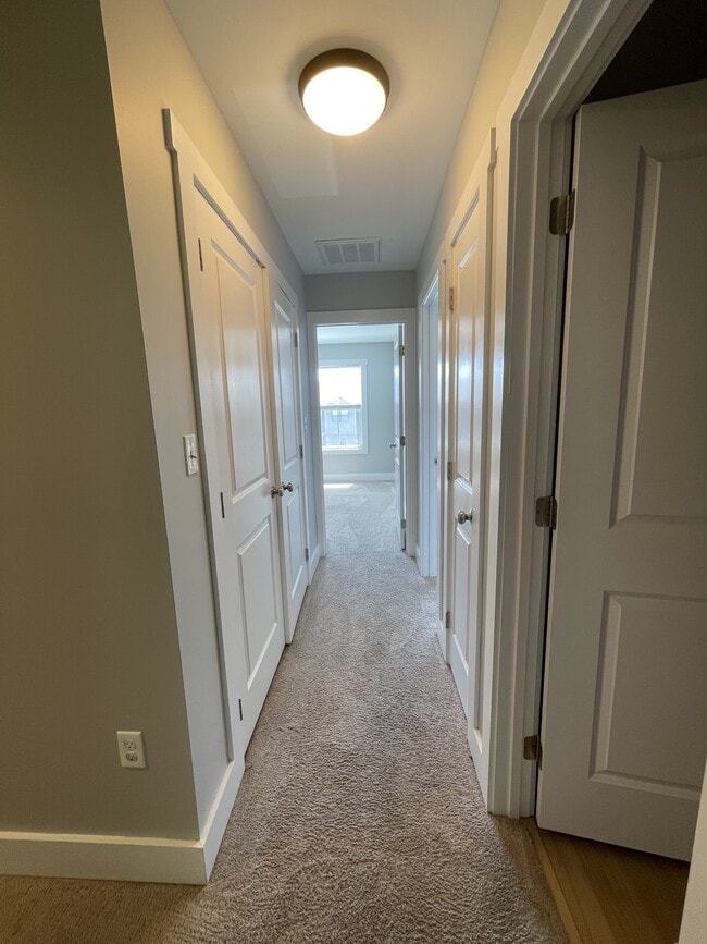 Building Photo - 140 Sunburst Villa Dr