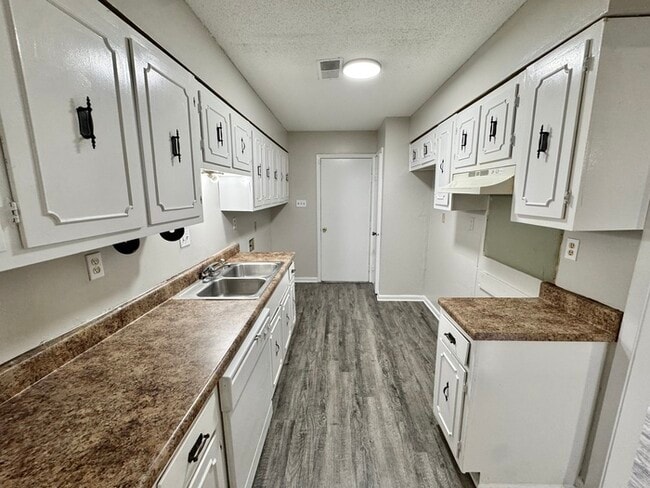 Building Photo - 4080 Meadow Creek Rd