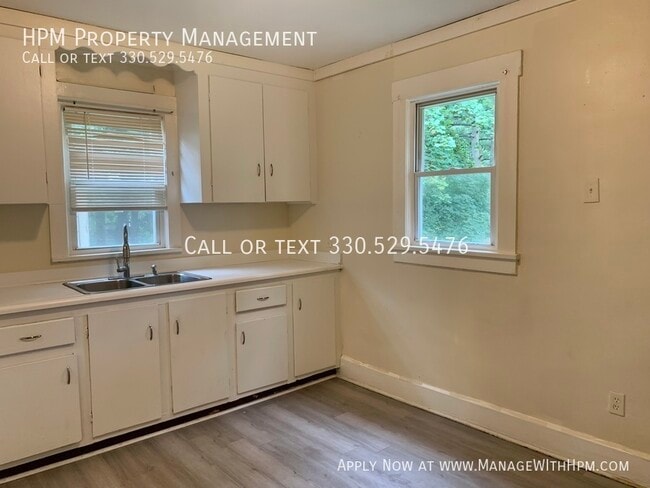 Building Photo - 1729 Edwards Ave NE