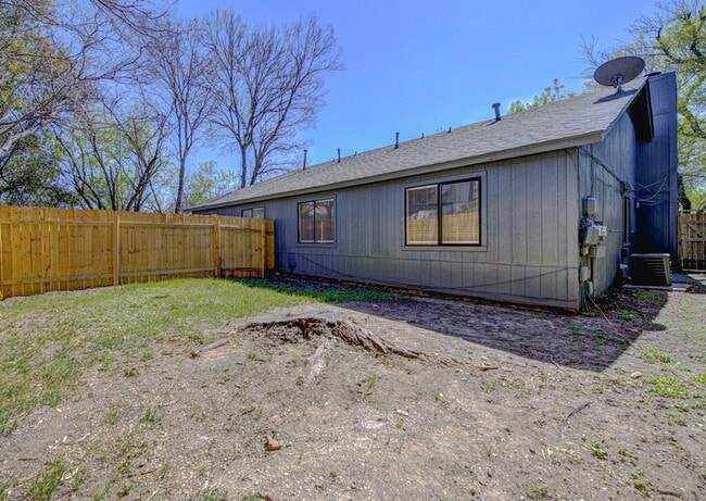 Building Photo - 1306 Bonnie Brae St