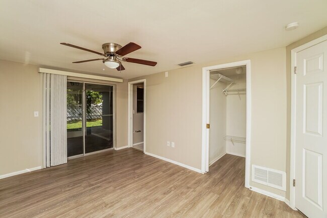 Building Photo - 11115 Areca Dr