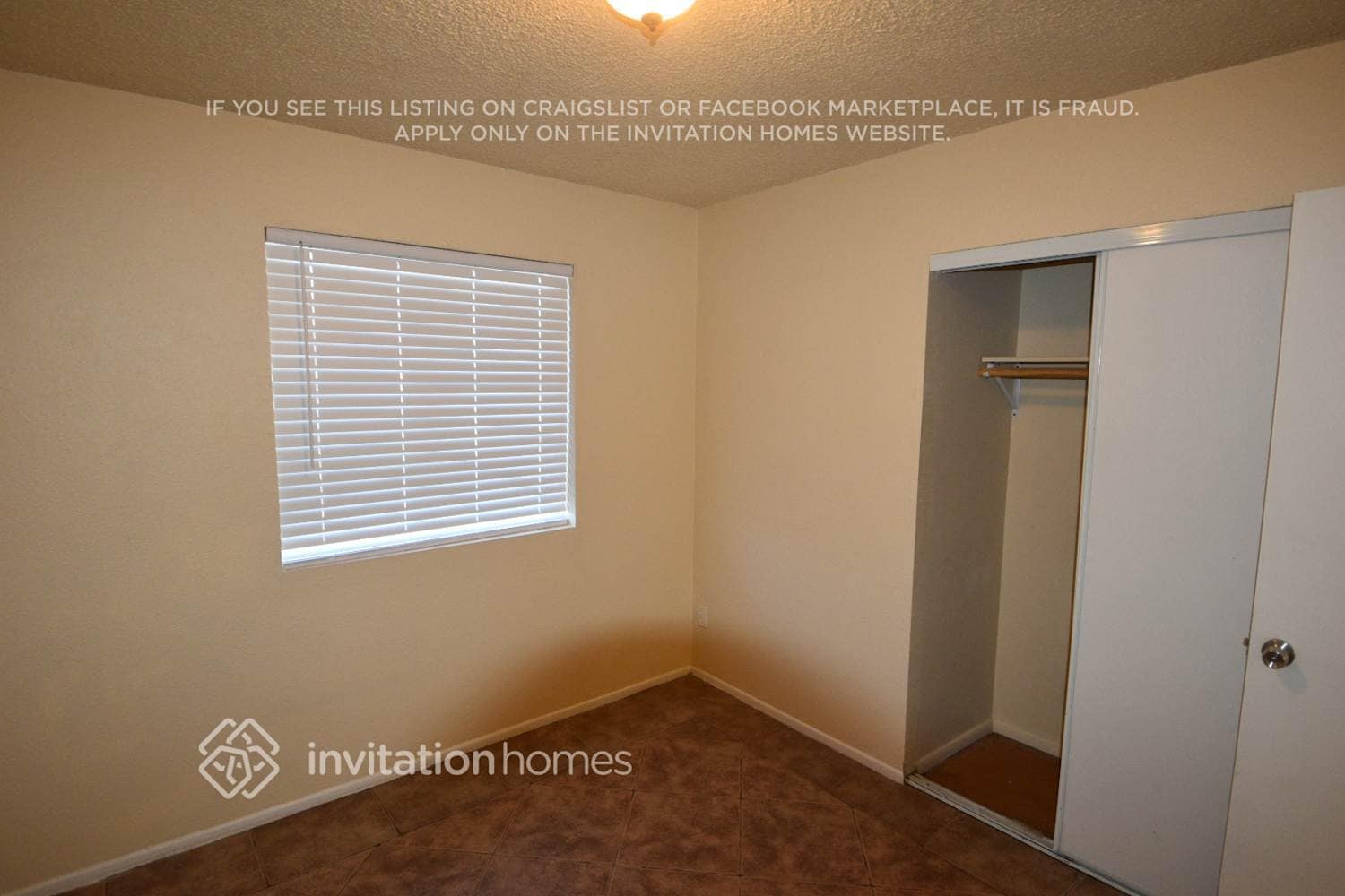 Building Photo - 3735 W Columbine Dr