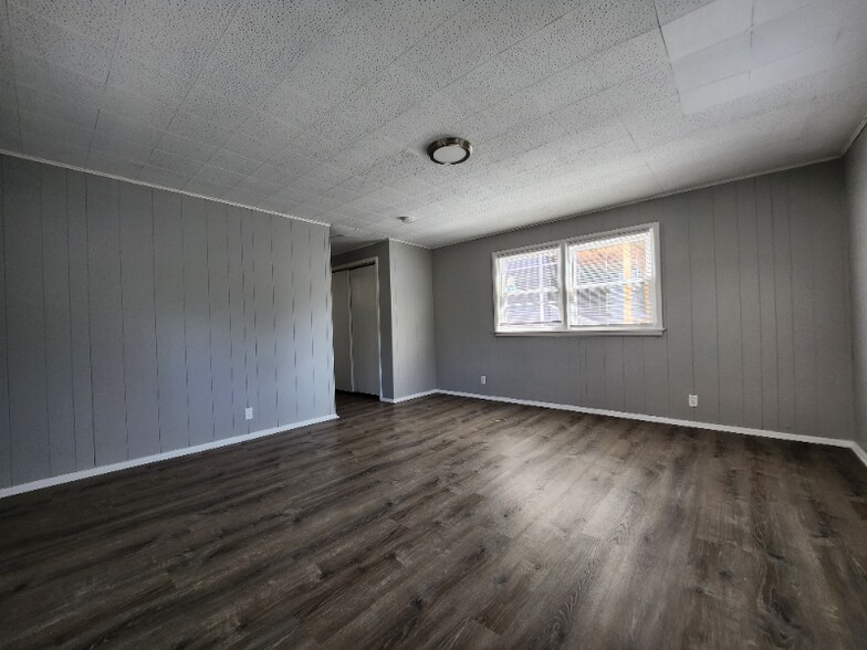 Building Photo - 392 W Hickory St