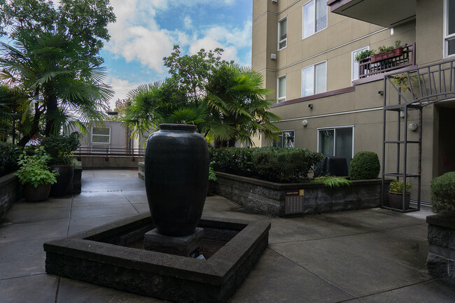 Building Photo - 1711 E Olive Way