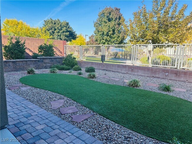 Building Photo - 10302 Kesington Dr