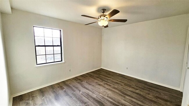 Building Photo - 401 SE 12th St