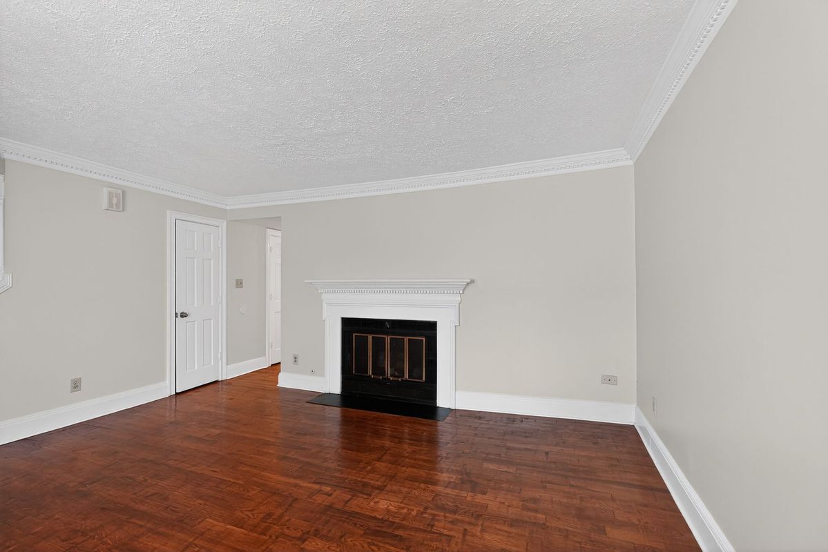 Building Photo - 898 Chippendale Ln