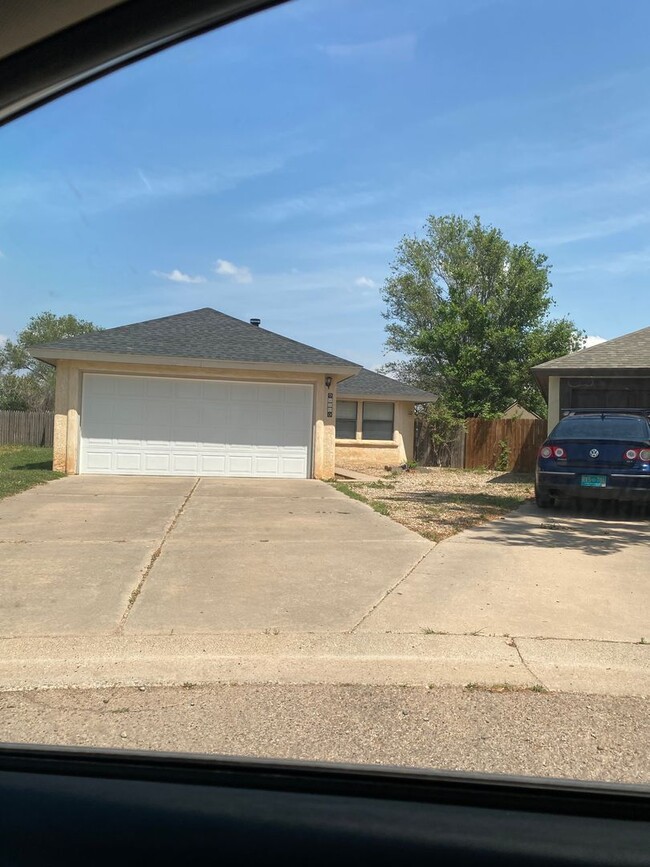 Primary Photo - 3 Bedroom 2 Bath Home!