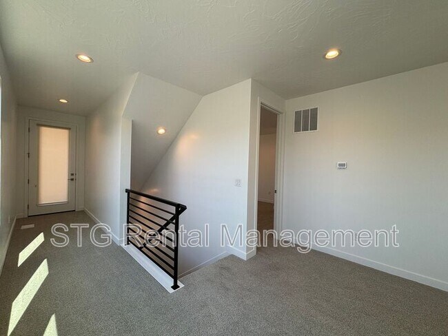 Building Photo - 901 Walker Wy