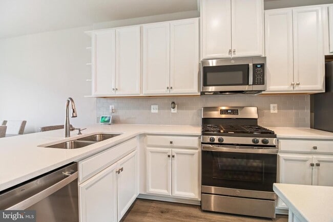 Building Photo - 646 Lakemont Dr