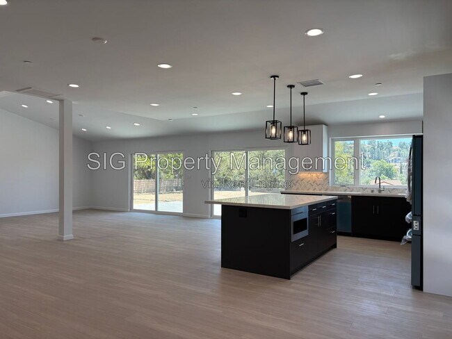Building Photo - 2230 Sherwood Pl