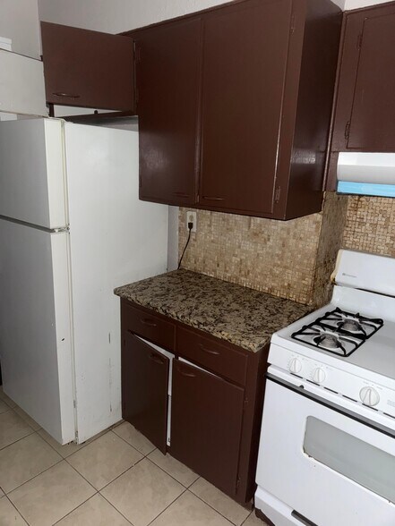 Building Photo - 3233 Chicago Ave