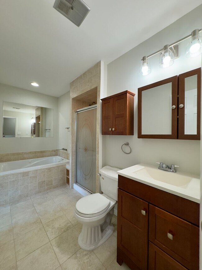 Building Photo - Charming 3 Bedroom/2.5 Bathroom in Parkville, MD!