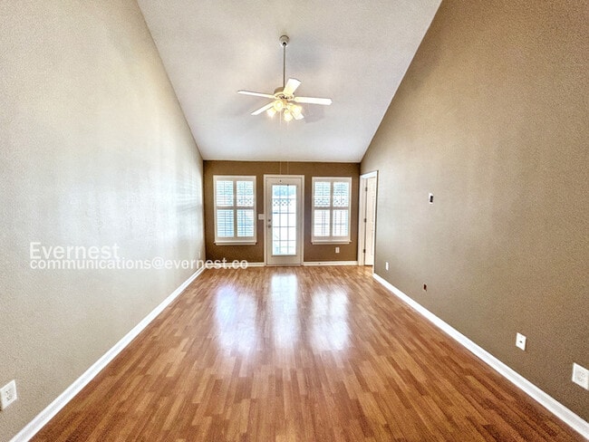 Building Photo - 102 Antler Ridge Cir