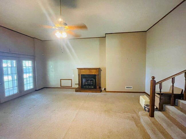 Building Photo - SINGLE FAMILY HOME