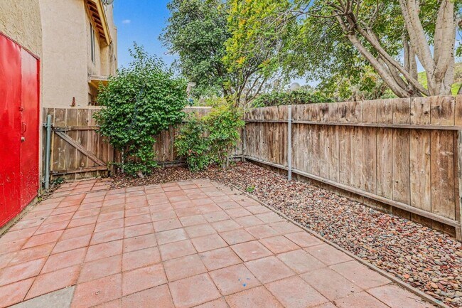 Building Photo - 1447 Manzana Way