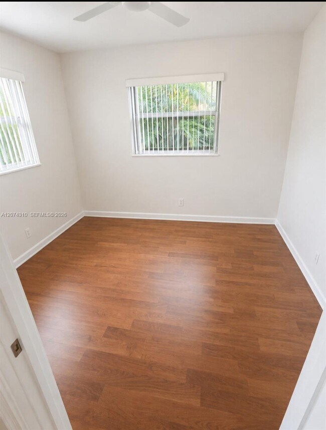 Building Photo - 539 Sabal Palm Dr