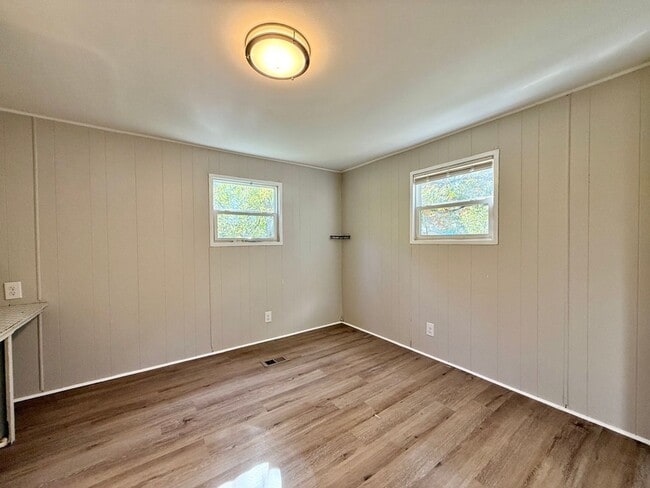 Building Photo - Updated Home in Laurel Lakes NJ FOR RENT $1450