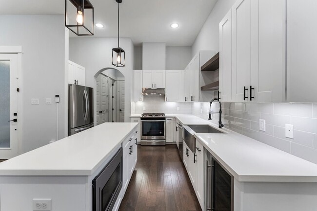 Building Photo - 113 Coronado St